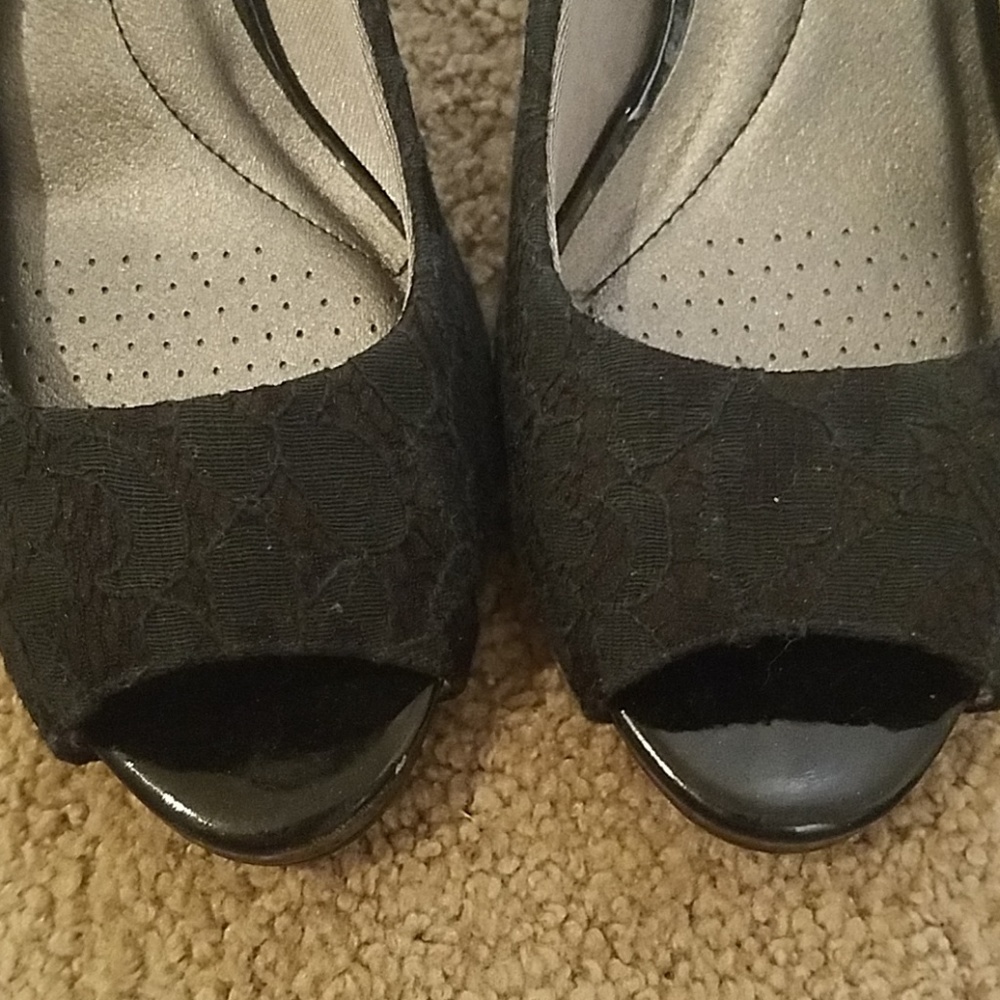 Short heeled shoes